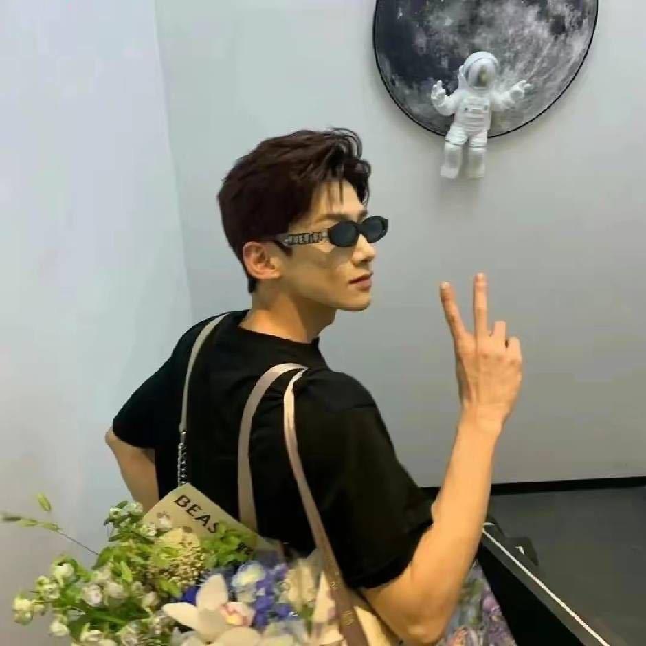 超级宇宙无敌霹雳螺旋大帅哥头像