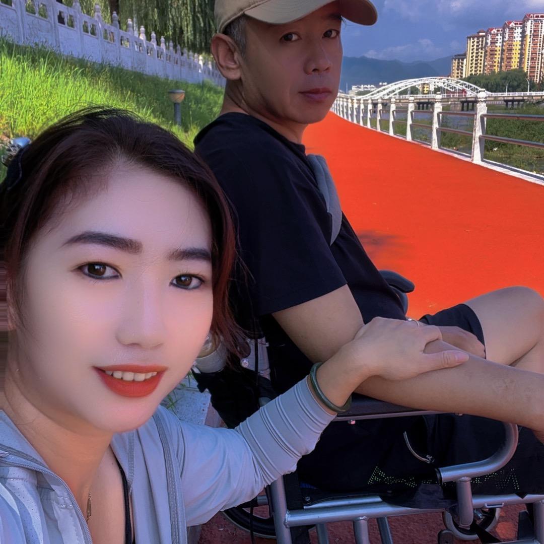 陪二婚老公康复的娇姐