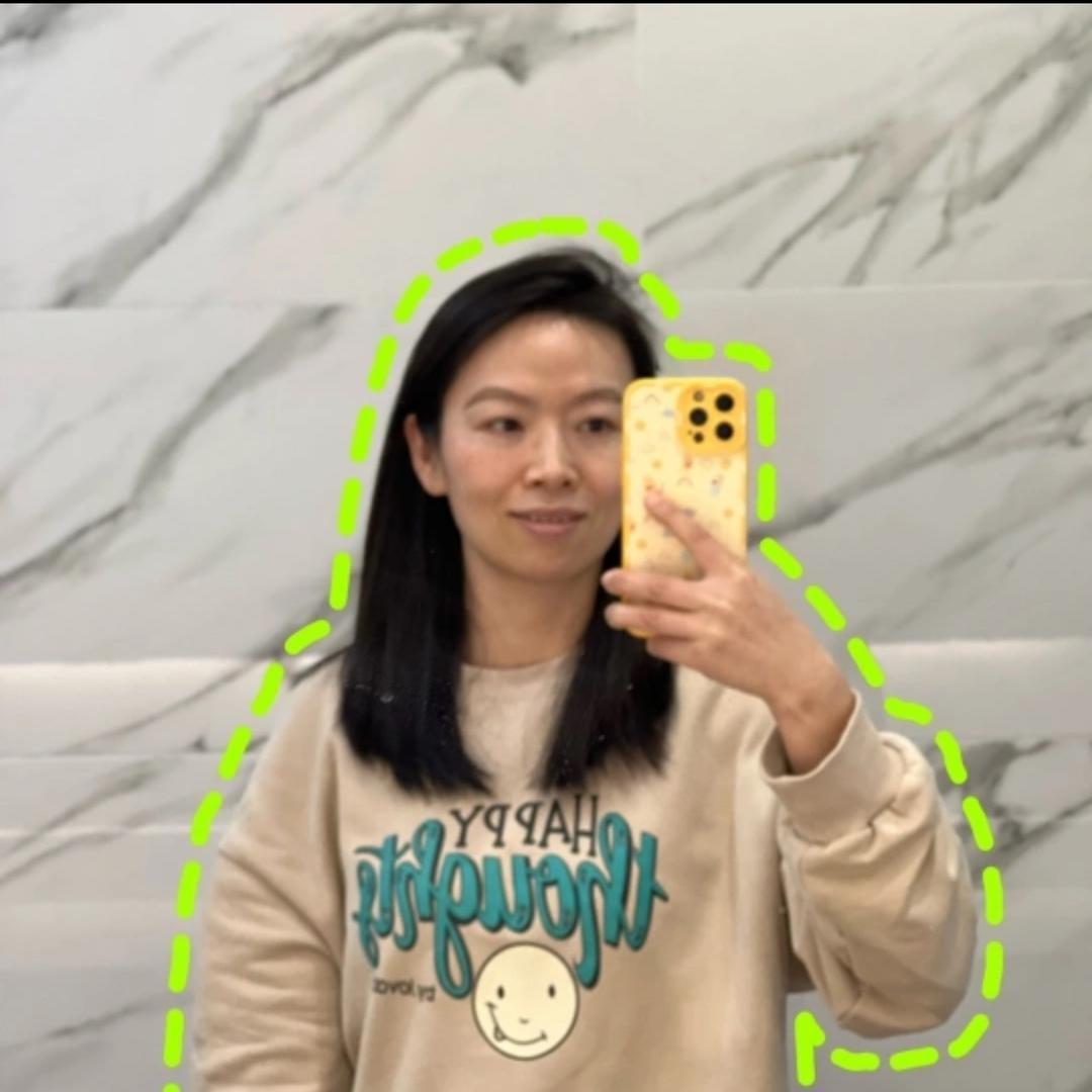 嘴角上扬的小Z