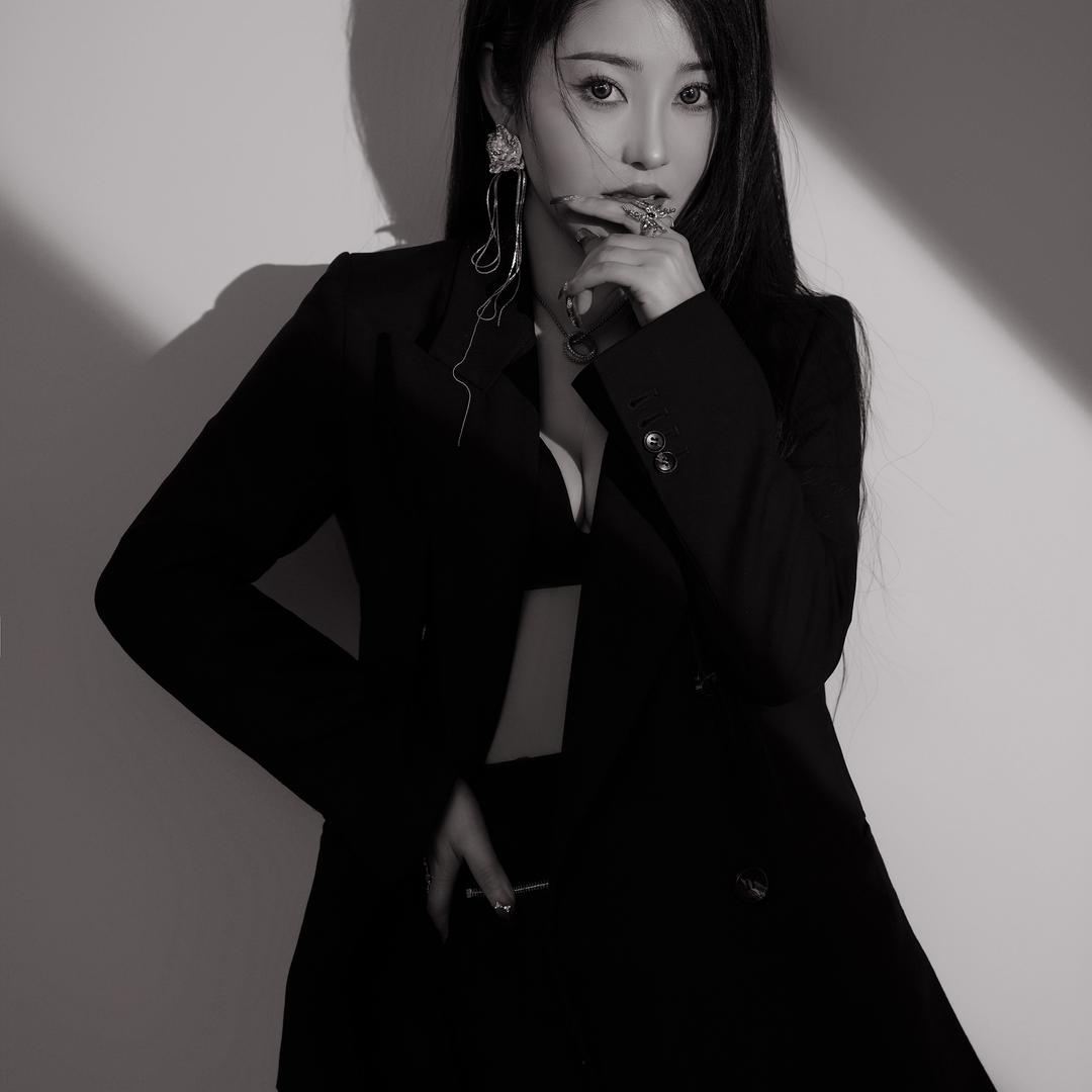 鄠邑区开婚纱影楼礼服馆的郝凤