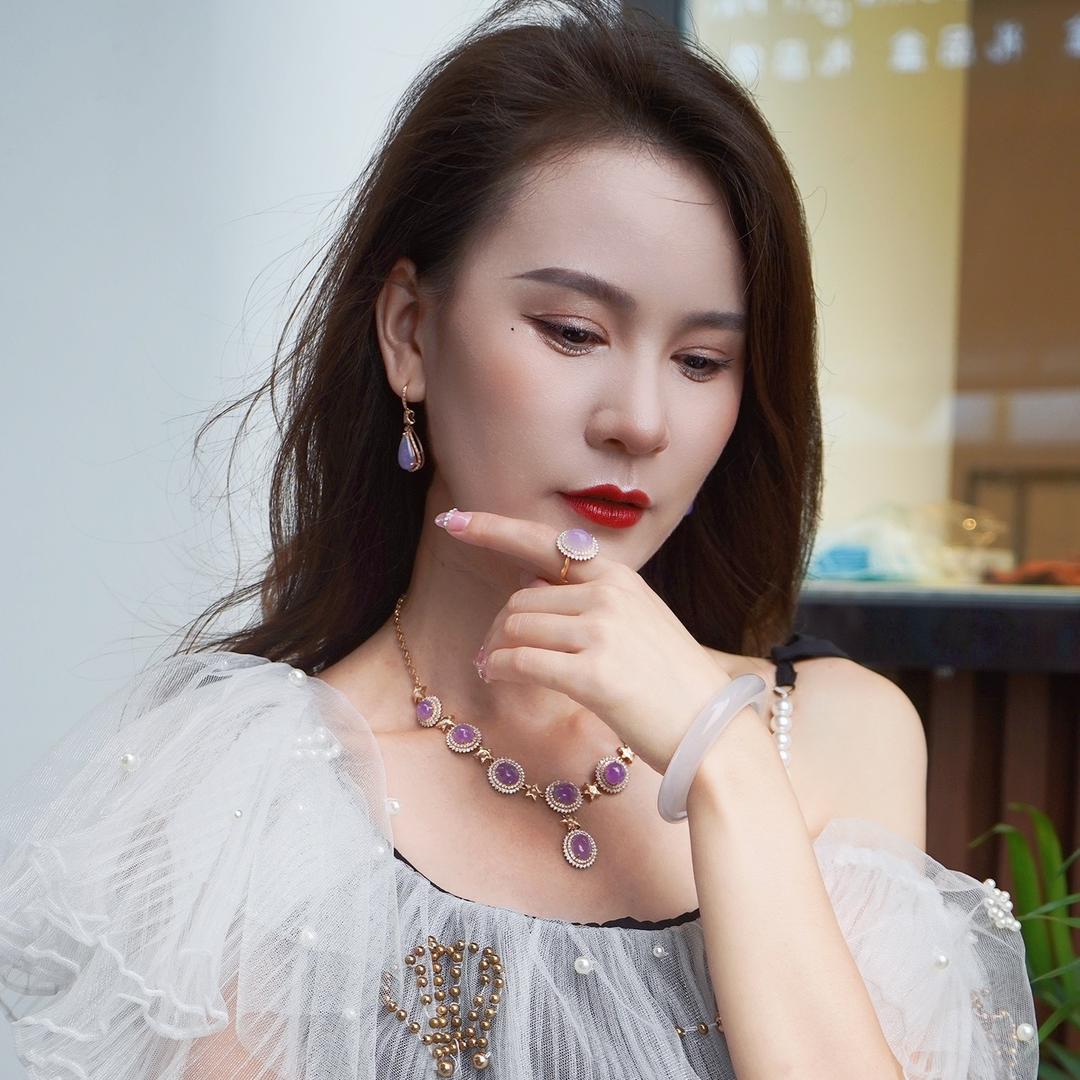 悦瑜翡翠