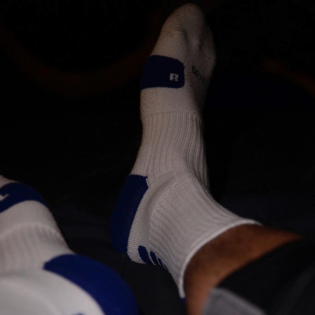 长草的蘑菇少年