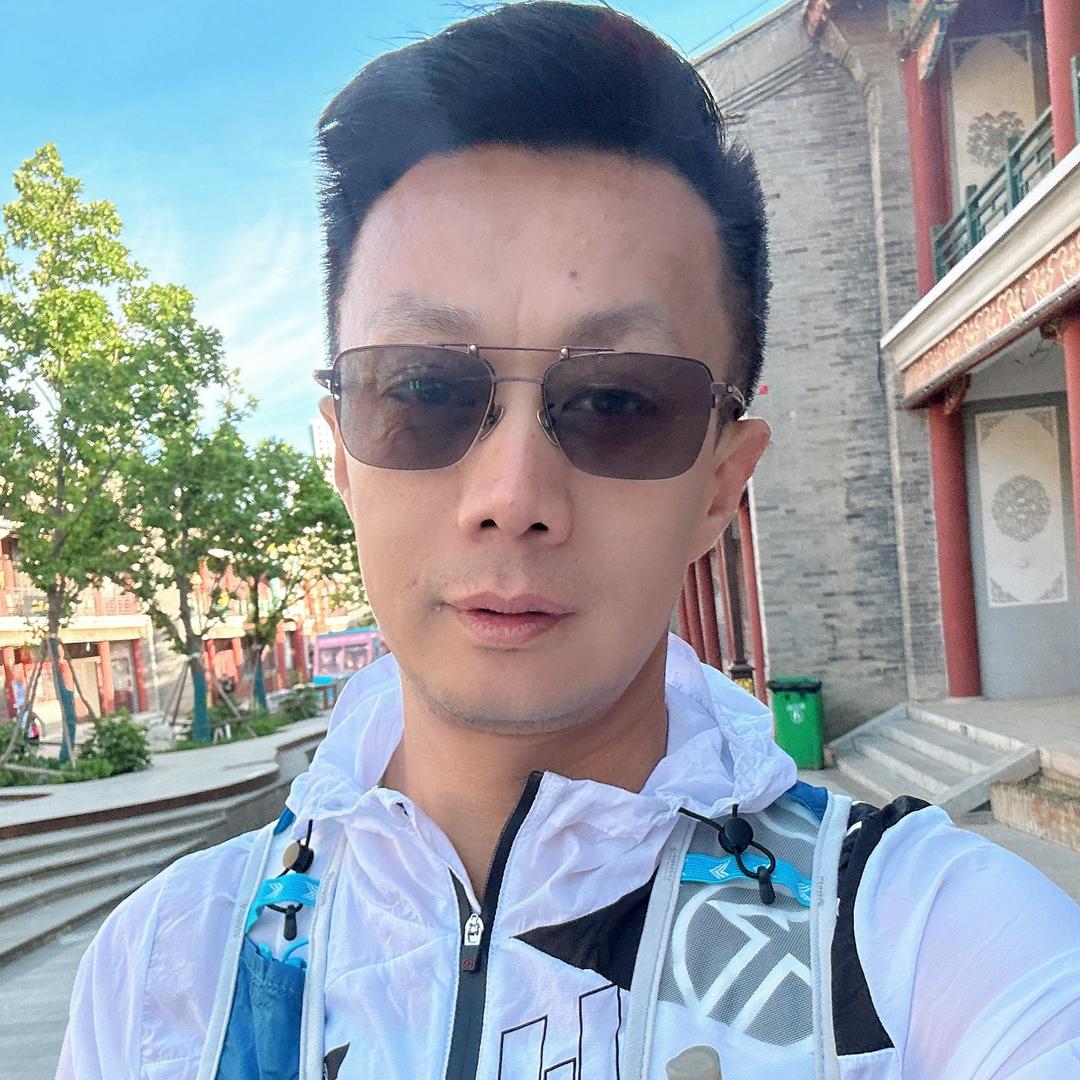 亮哥爱跑步