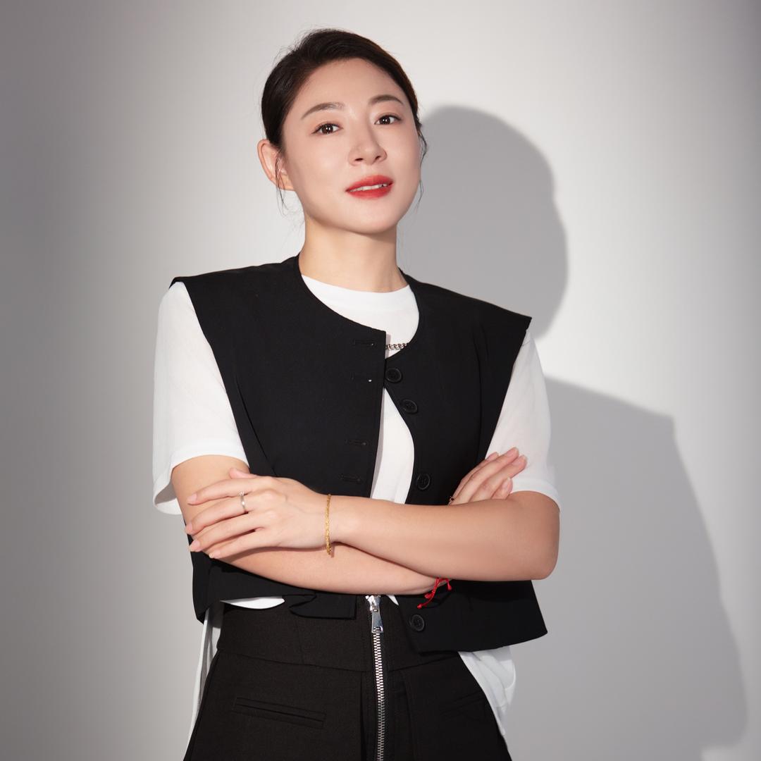 张蓝允  曼悦伶巨美特连锁品牌