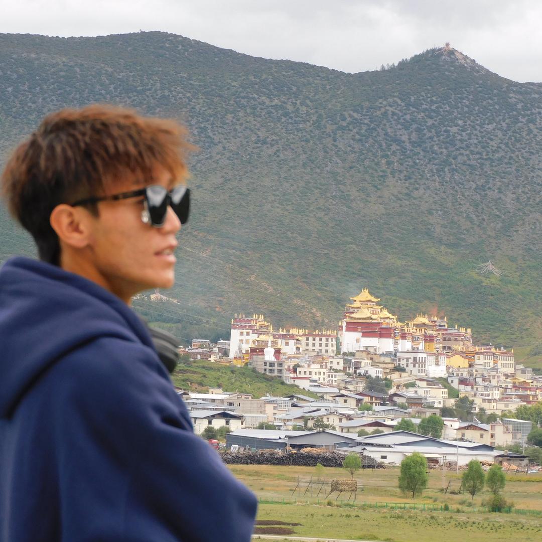 郭聪聪（业余歌手留言免费点歌）