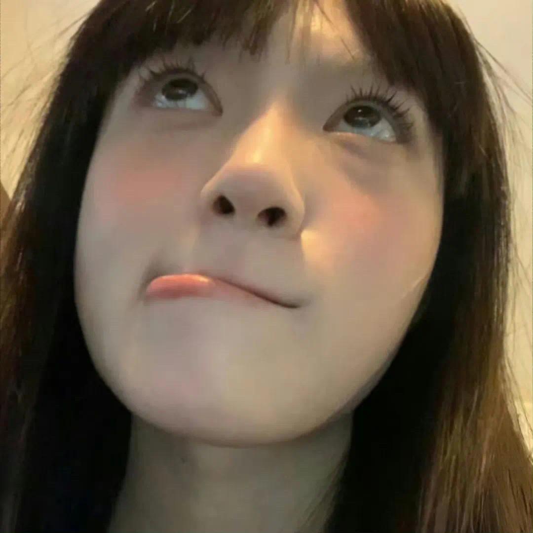 一 口 蛋 黄 酥