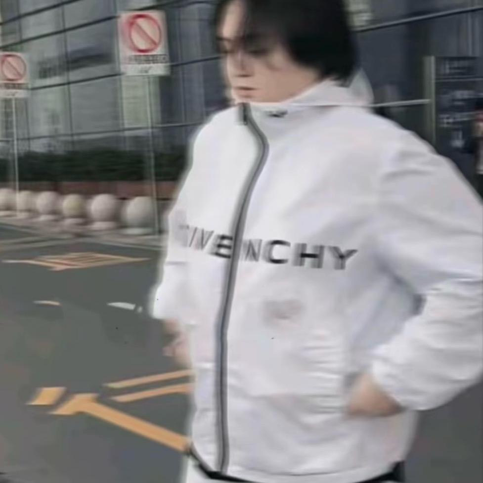 没群的小猪仔🐷