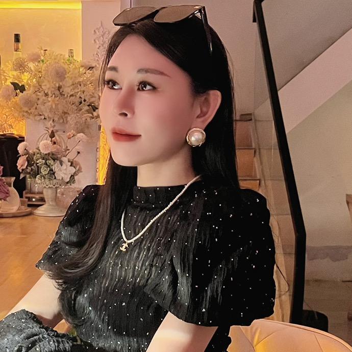 琼中卢小姐服装店