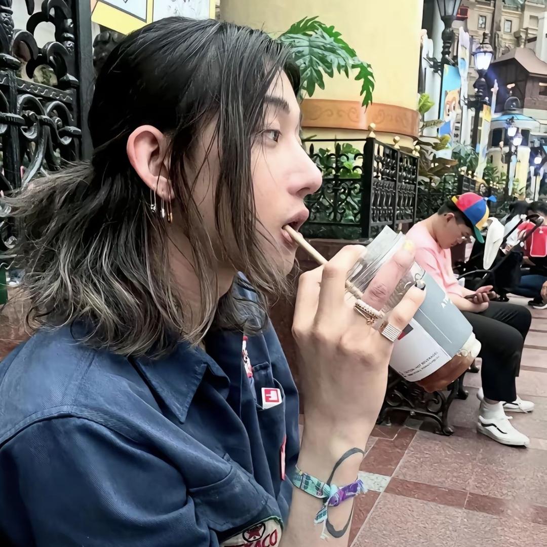 蝌蚪身上纹青蛙🐸