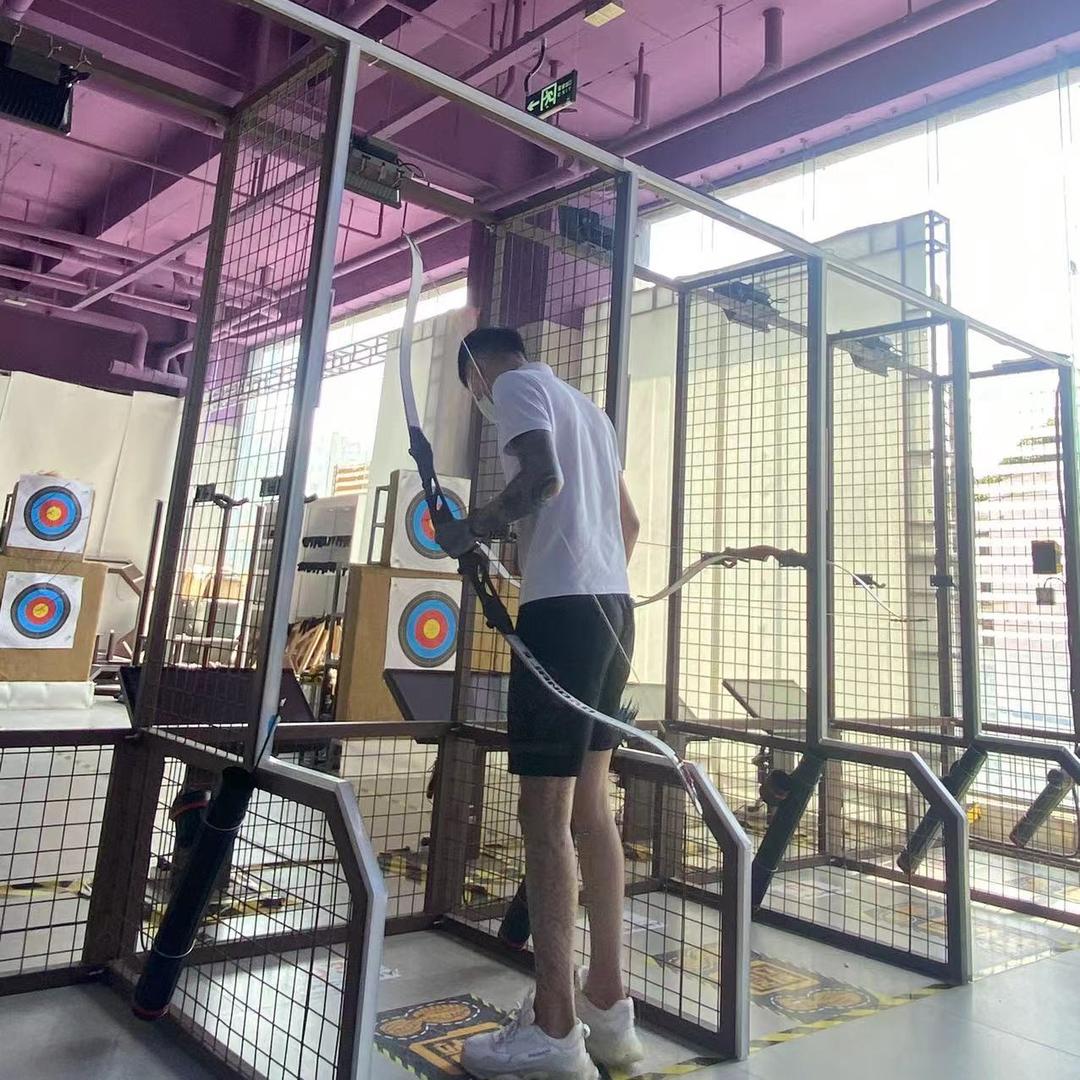 一米八的精神小伙