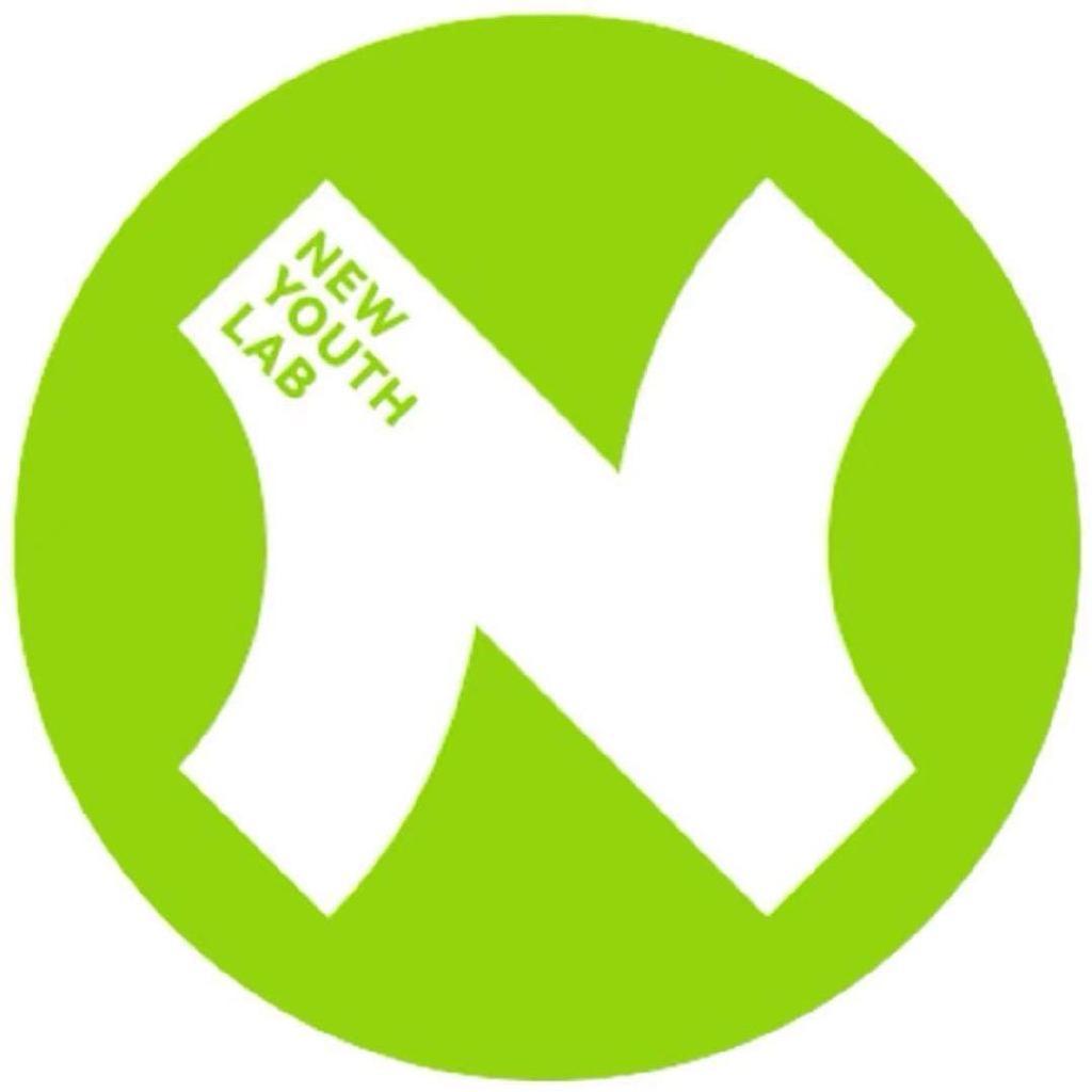 耐尔全家的袜箱