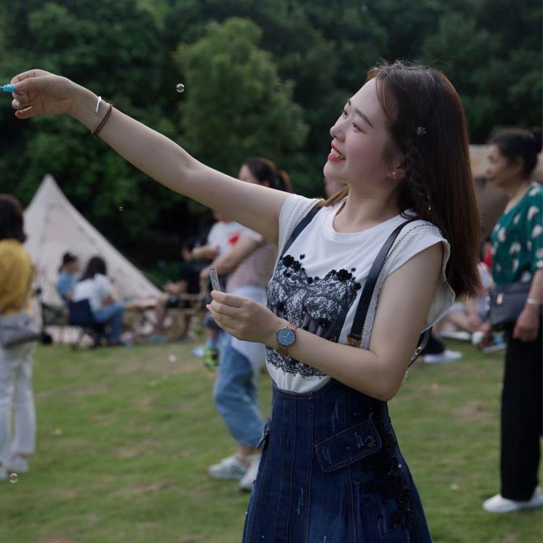 爱跳舞的烟花姐姐