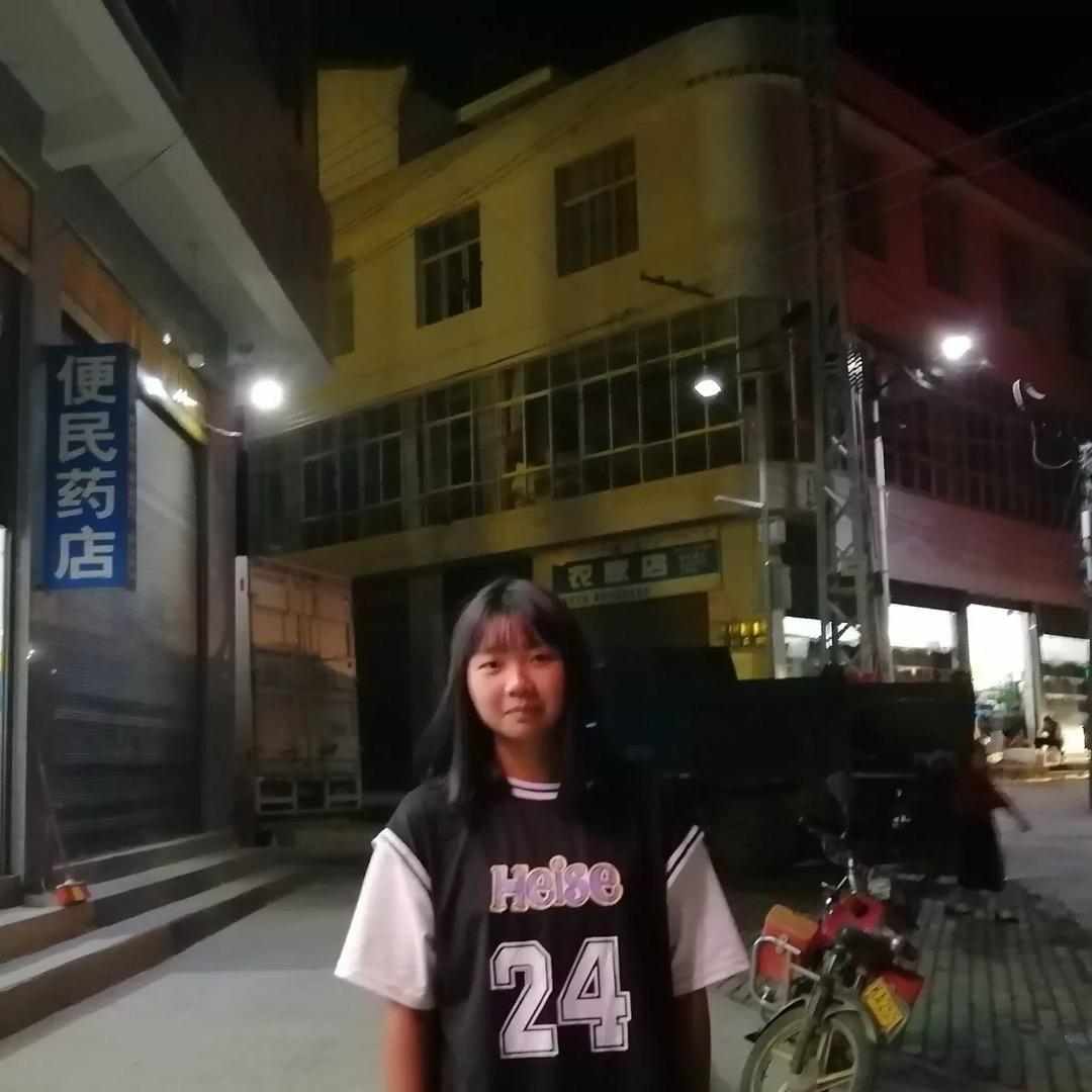 泰丰店贵人鸟-小洁