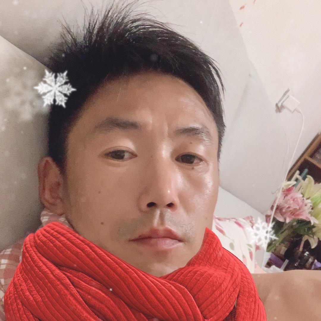 何里有月👨‍👩‍👧‍👧