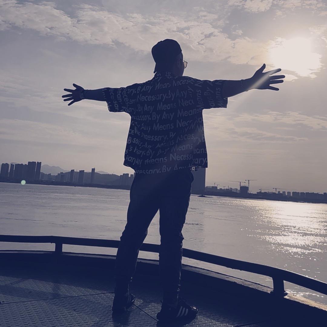 大岩哥、   ——♠️