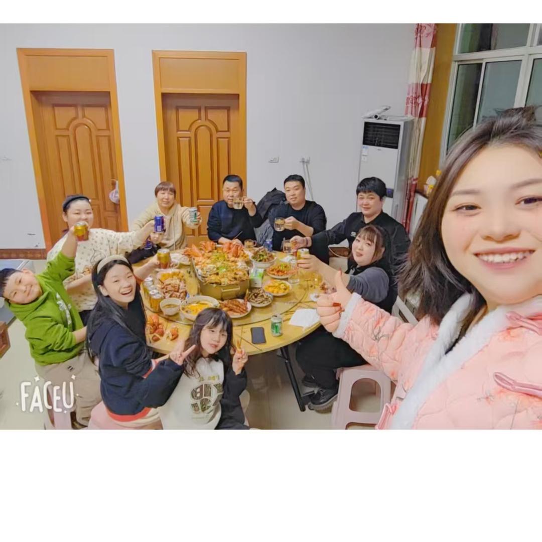 小镇🏡妯娌俩（橱窗有好物）