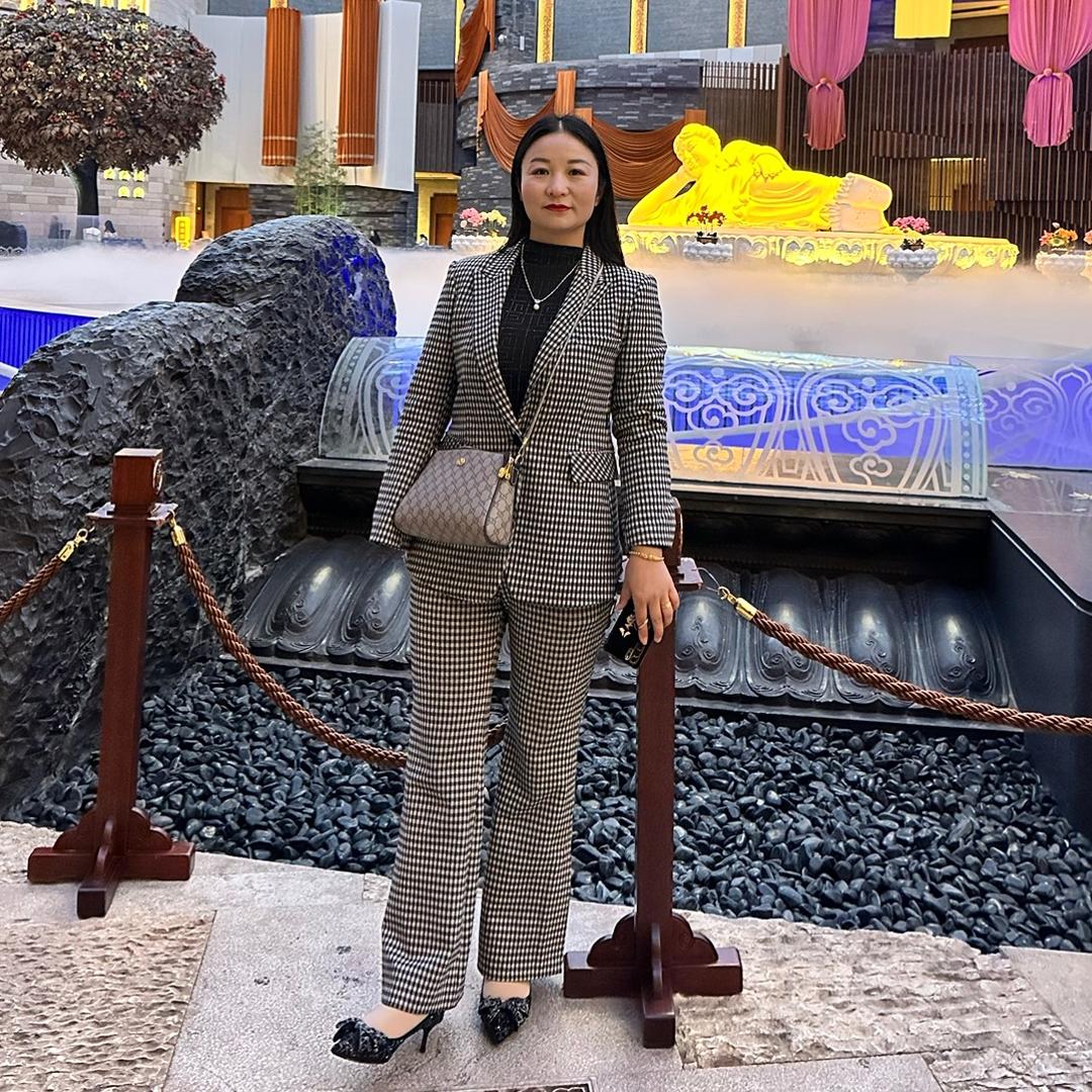 莉姐家的老板娘