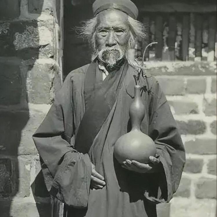 华南钓鱼翁