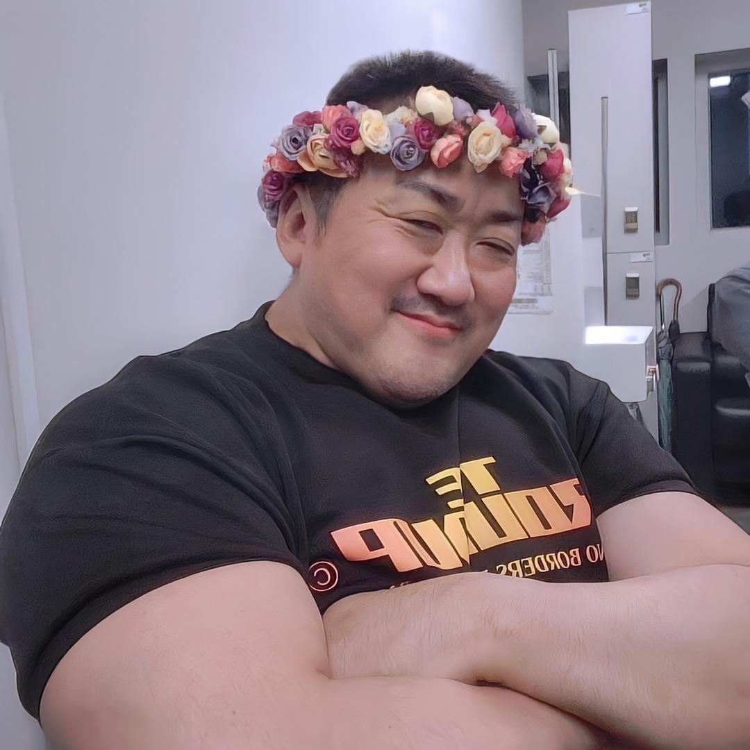 叫我美女就好。