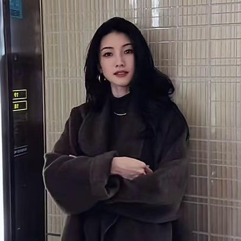 深圳南油西西高端定制爆款女装返场