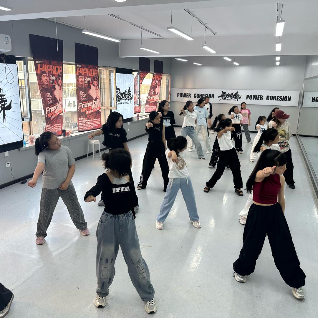 学街舞，就来聚力街舞