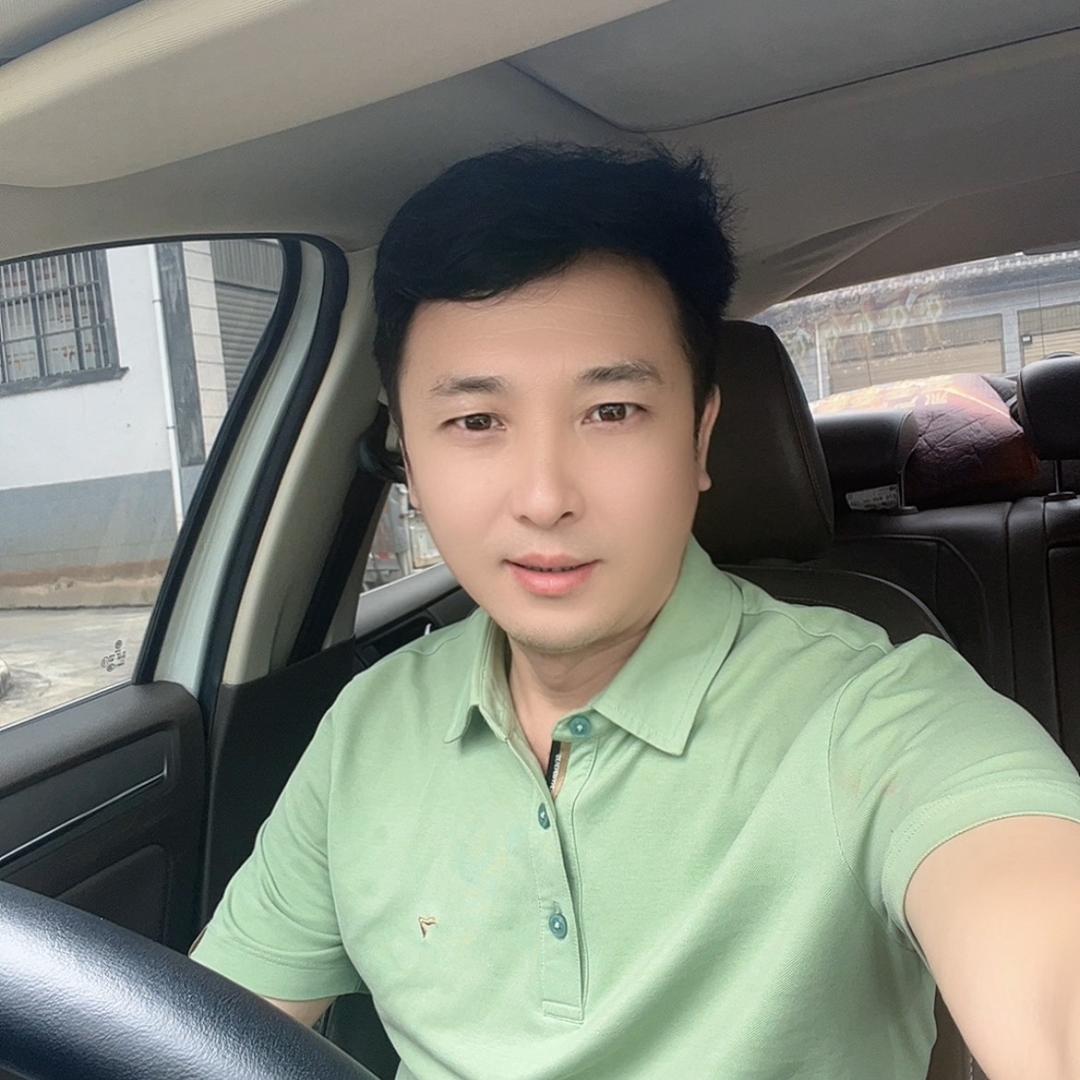 李 先 生 喝茶 聊天