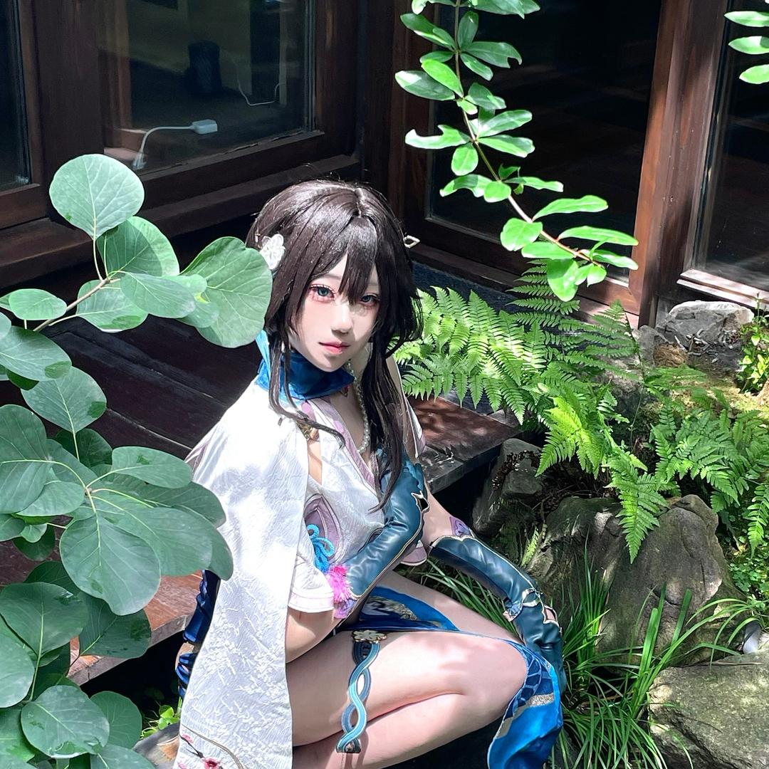 美艳小妈为了打瓦冷落我的那个雨夜