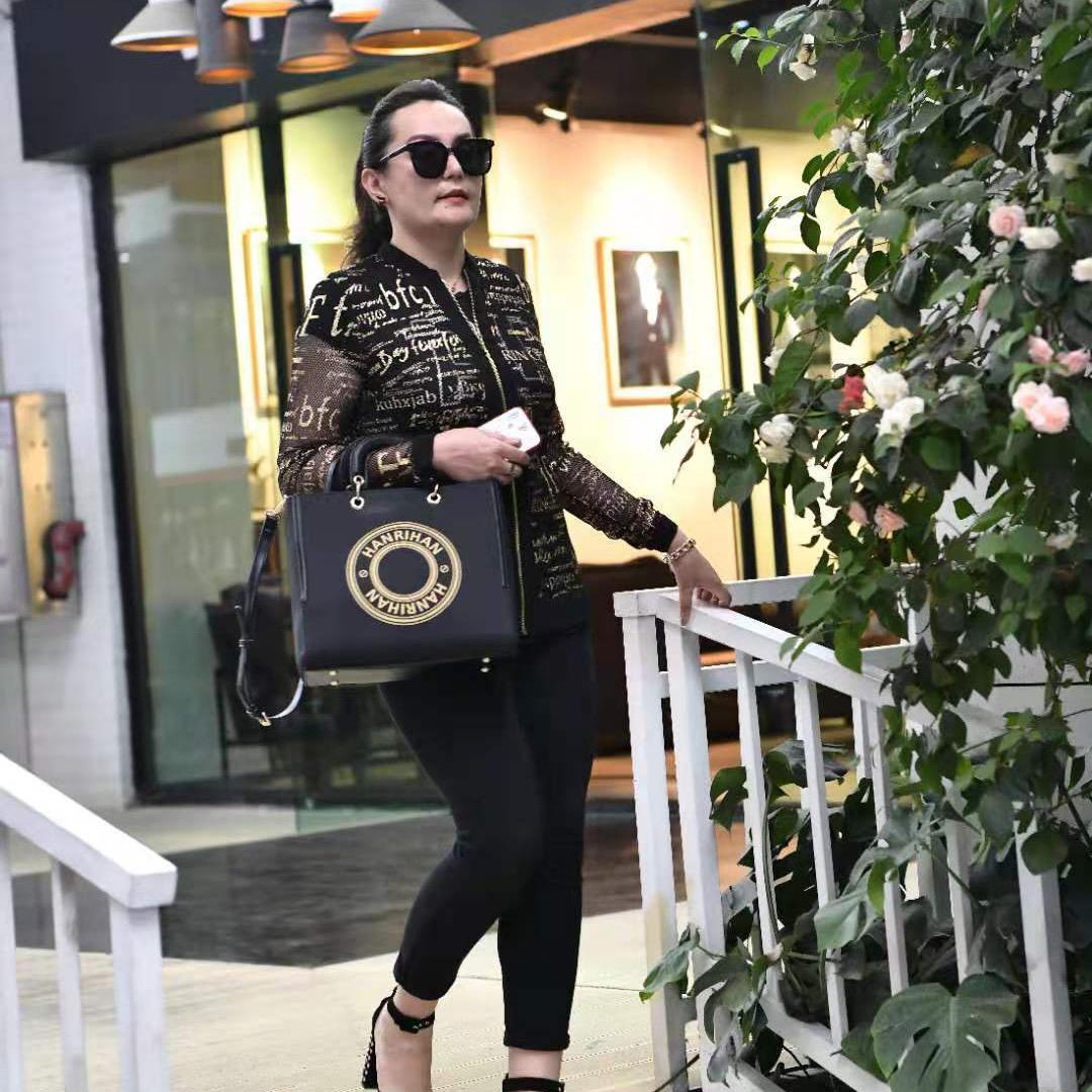 天山区国际大巴扎热雅娜服装店