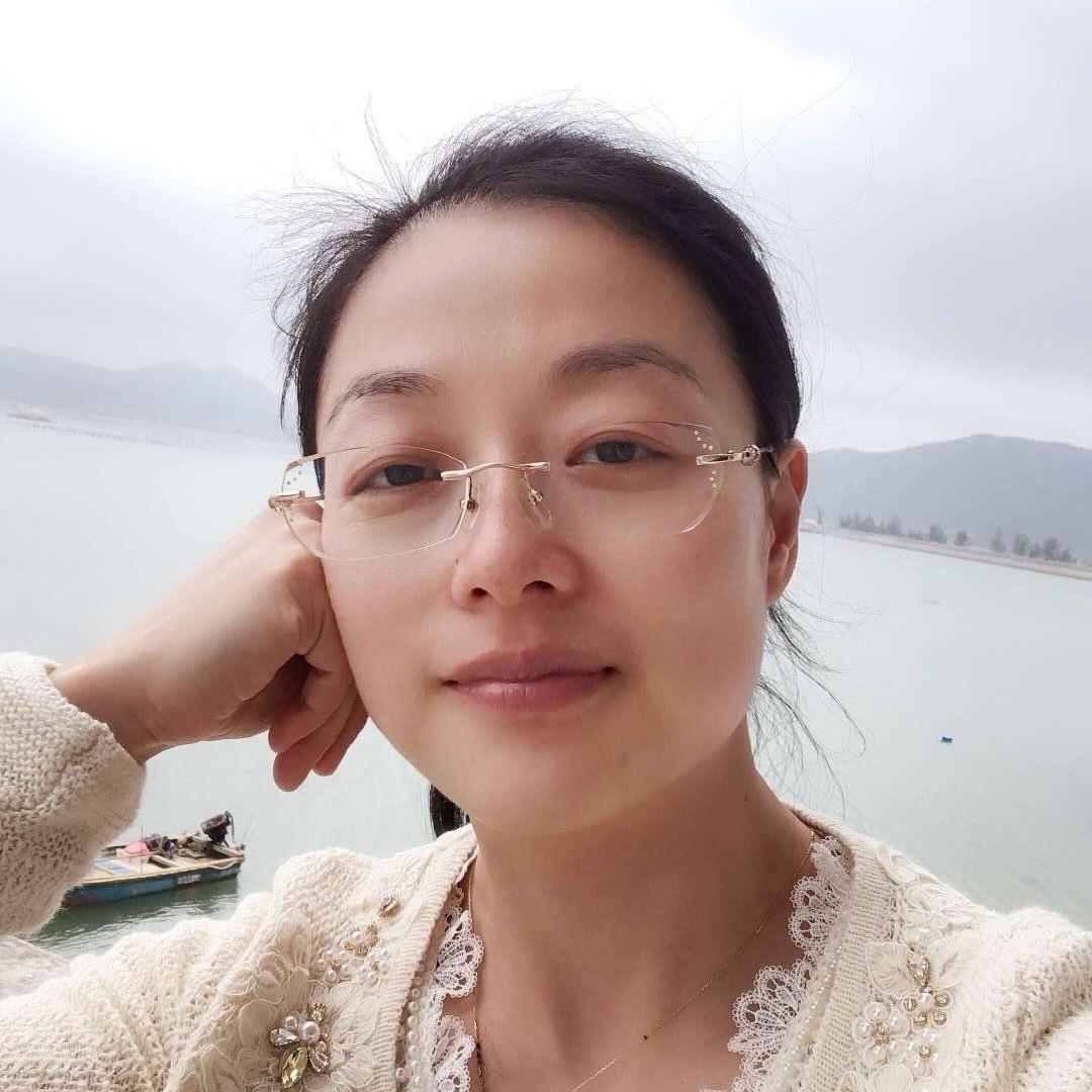 莉红钢琴