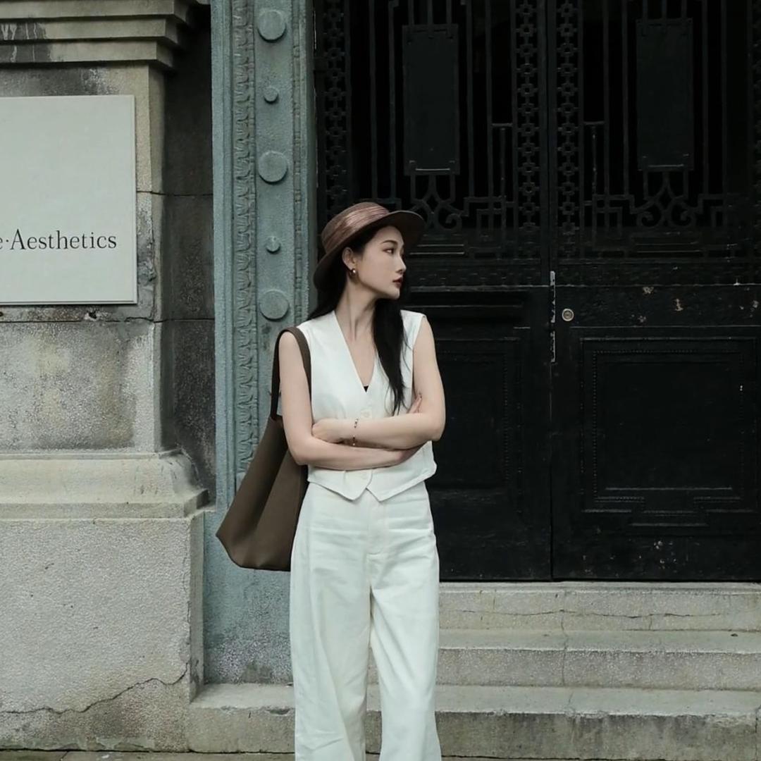 王暖阳钧闫轻奢女装