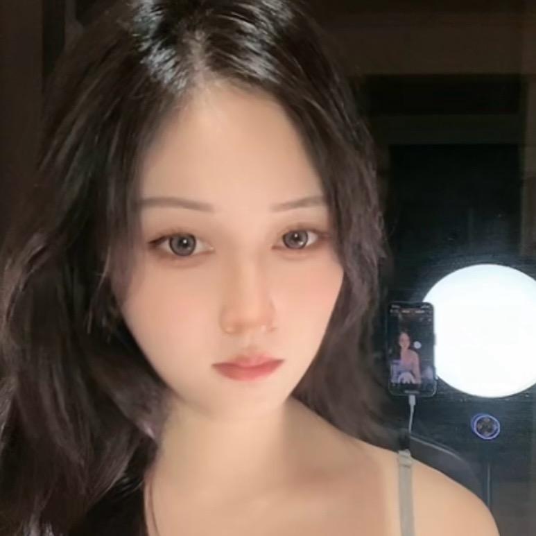 小依💫谁来养