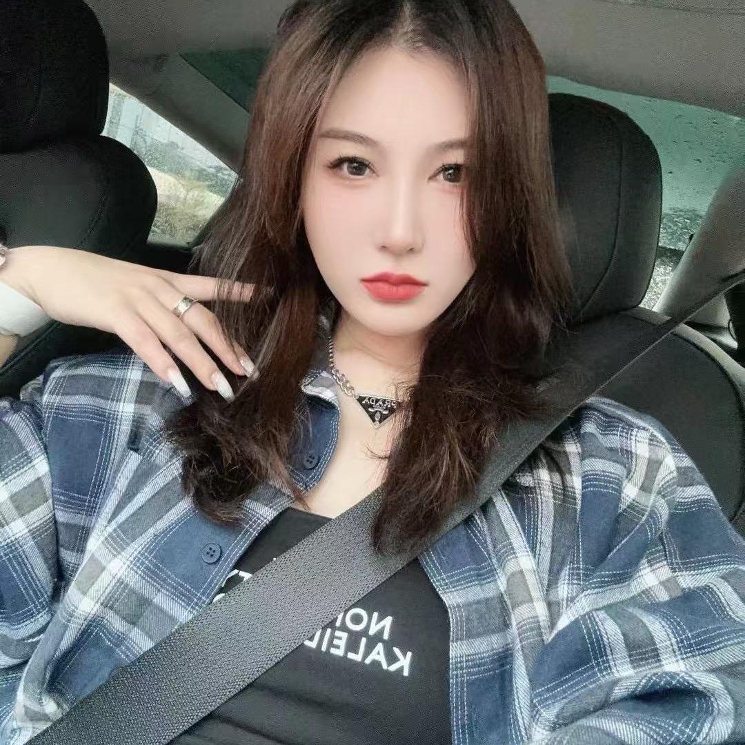 周小雨广西小吃集市