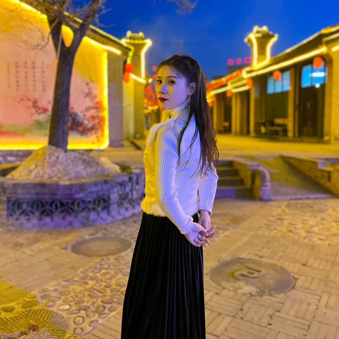 不愿声张女士
