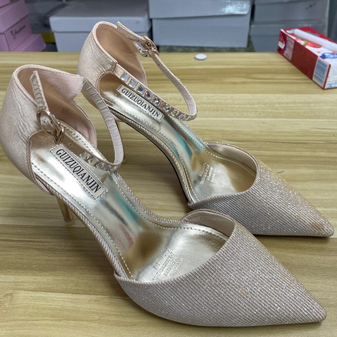 华丽女鞋时尚精品店
