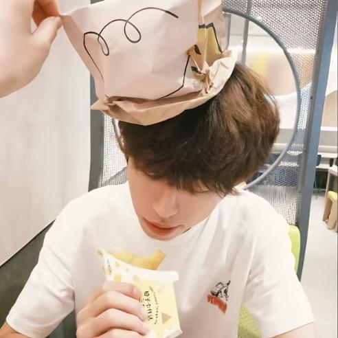 ☁️云　　　　　　　╲