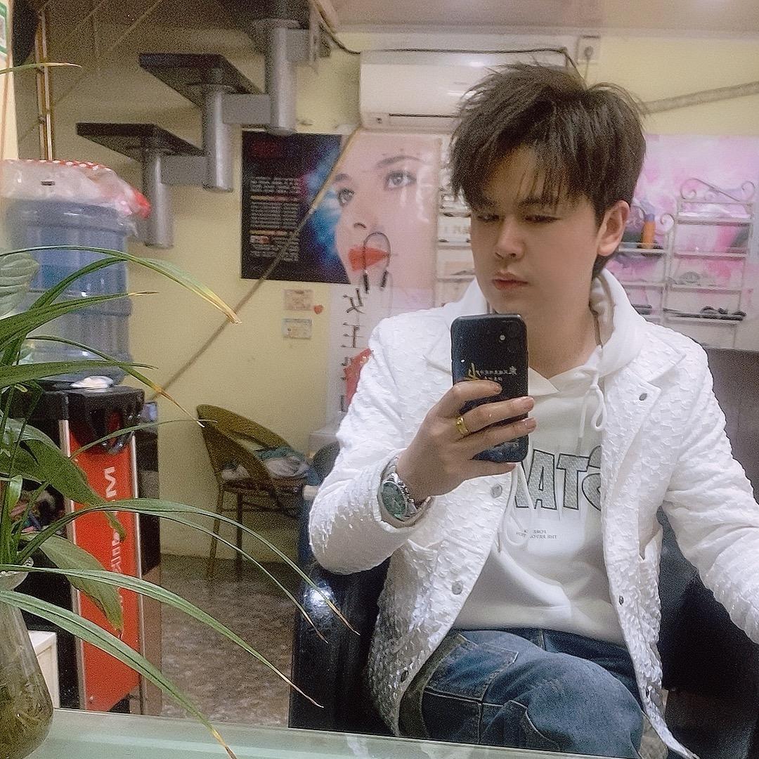 天柱鼎峰造型（预约号）【烫染专业店