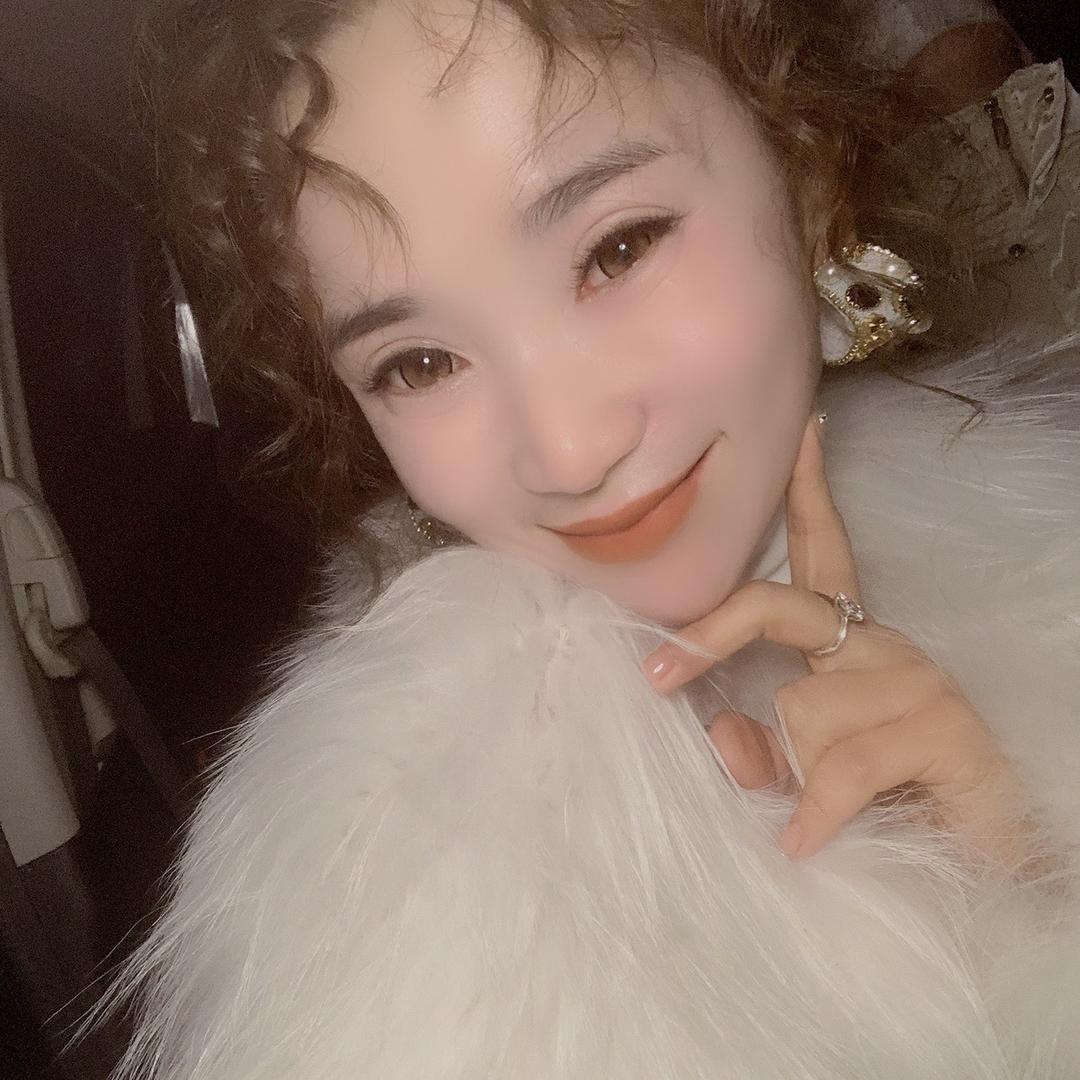菁菁（菁囍•美学定制礼服馆）