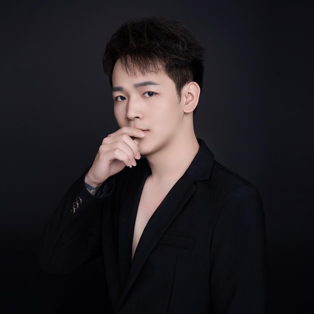 藤野造型设计主理人小强