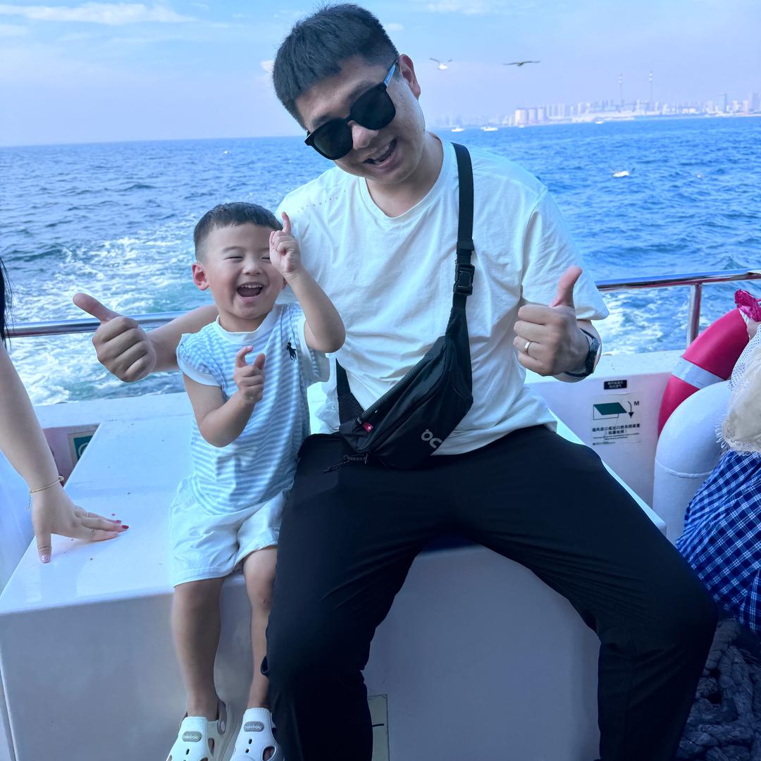 王仔仔和他帅气的老爹。