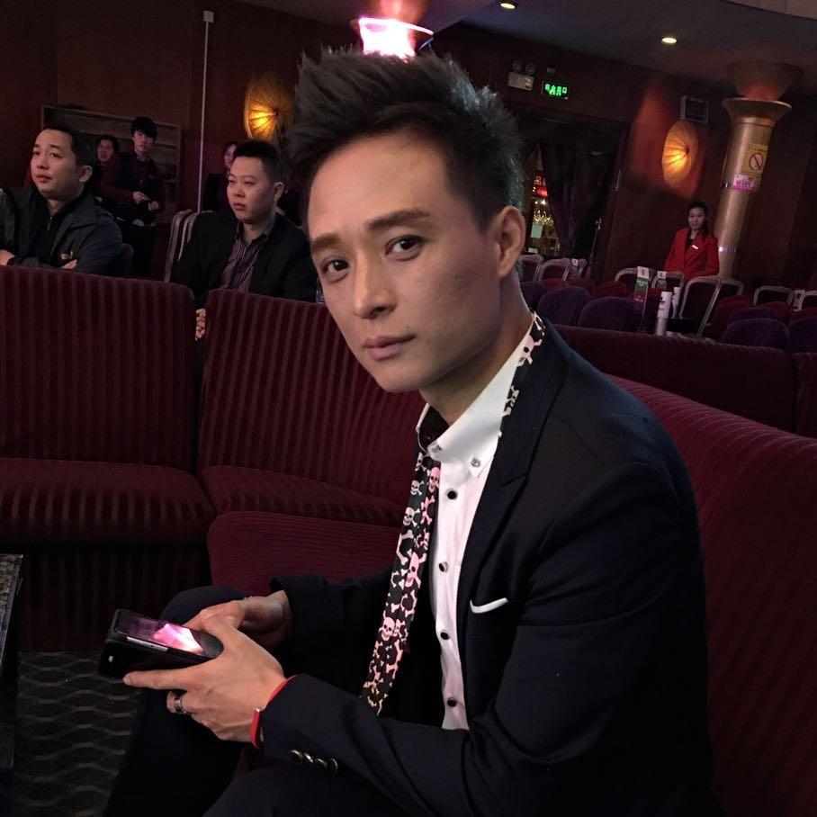 主持人杨斌