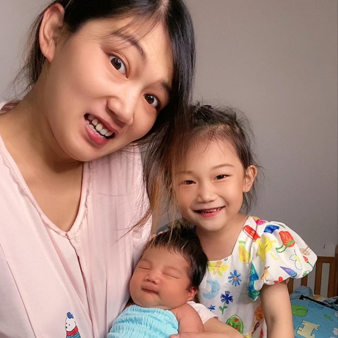 涵涵妈带两娃