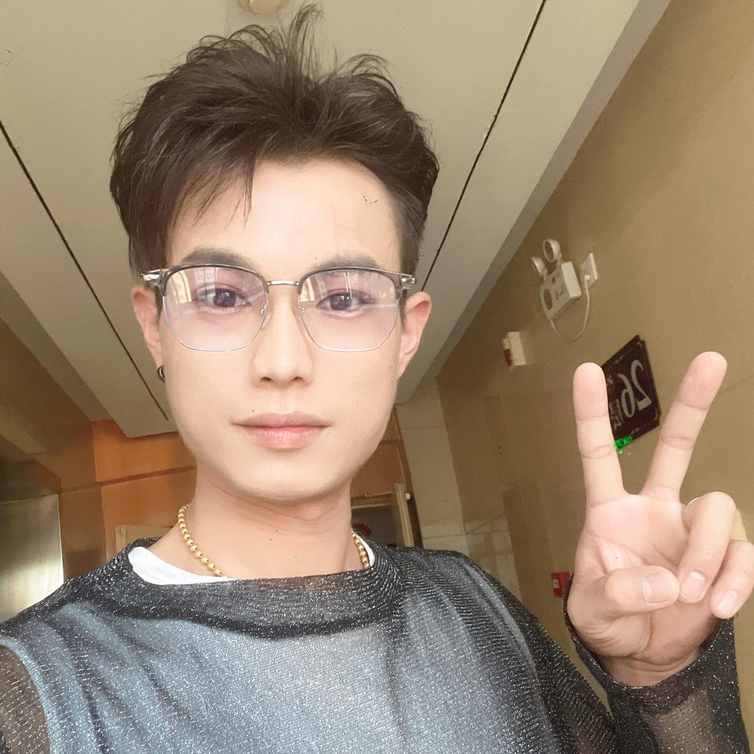 👑🍸 ☞ 红绿灯🚥🉐 黄