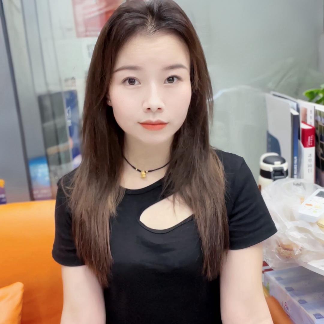 是莉莉