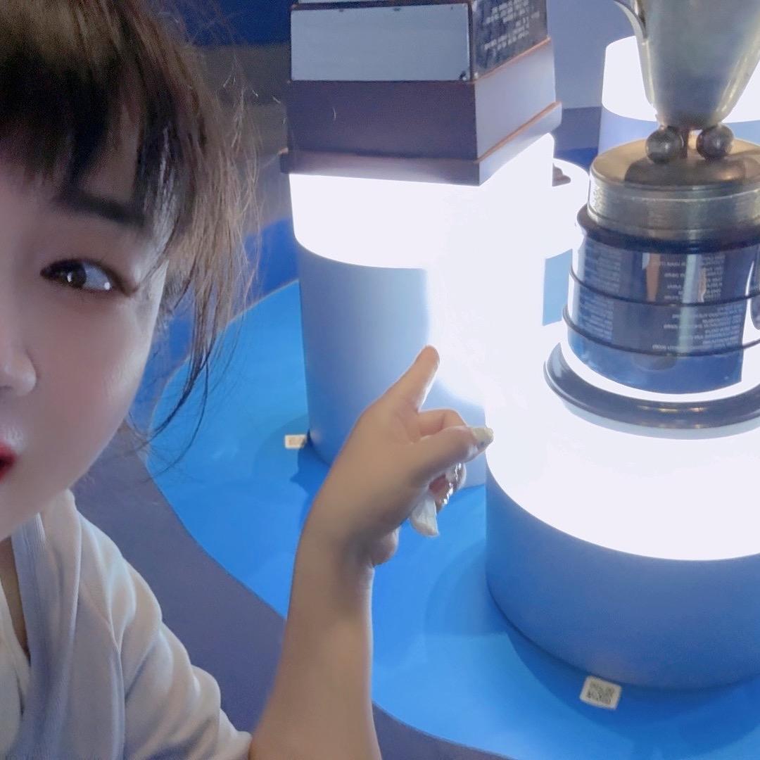 卖雪糕的小姐姐