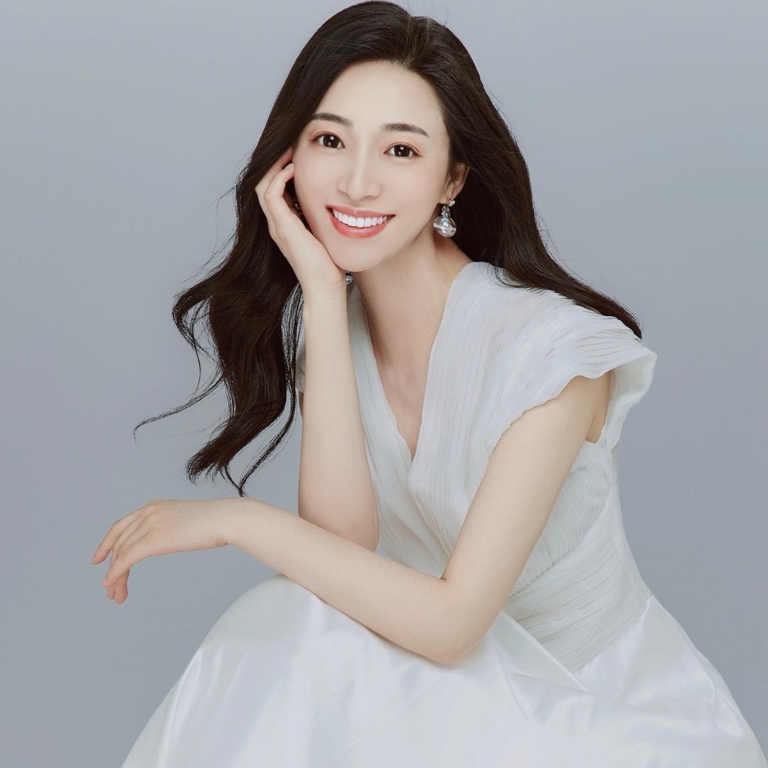 主持人柳儿