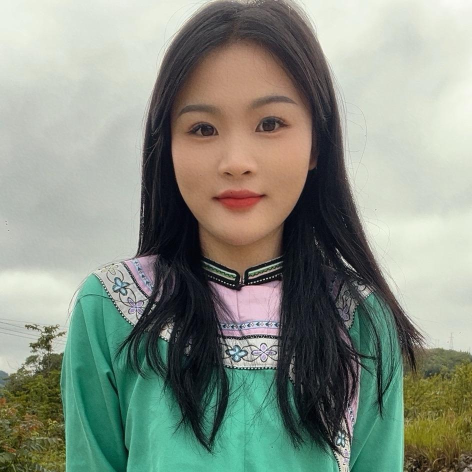杨 静