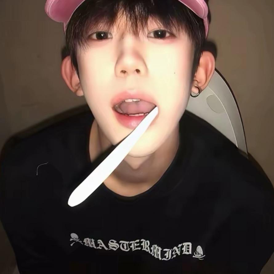 L-、