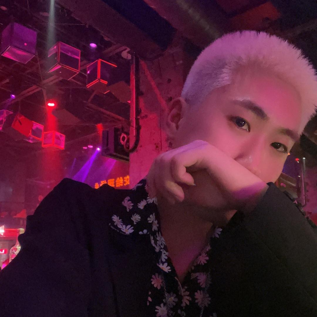 憨了吧唧