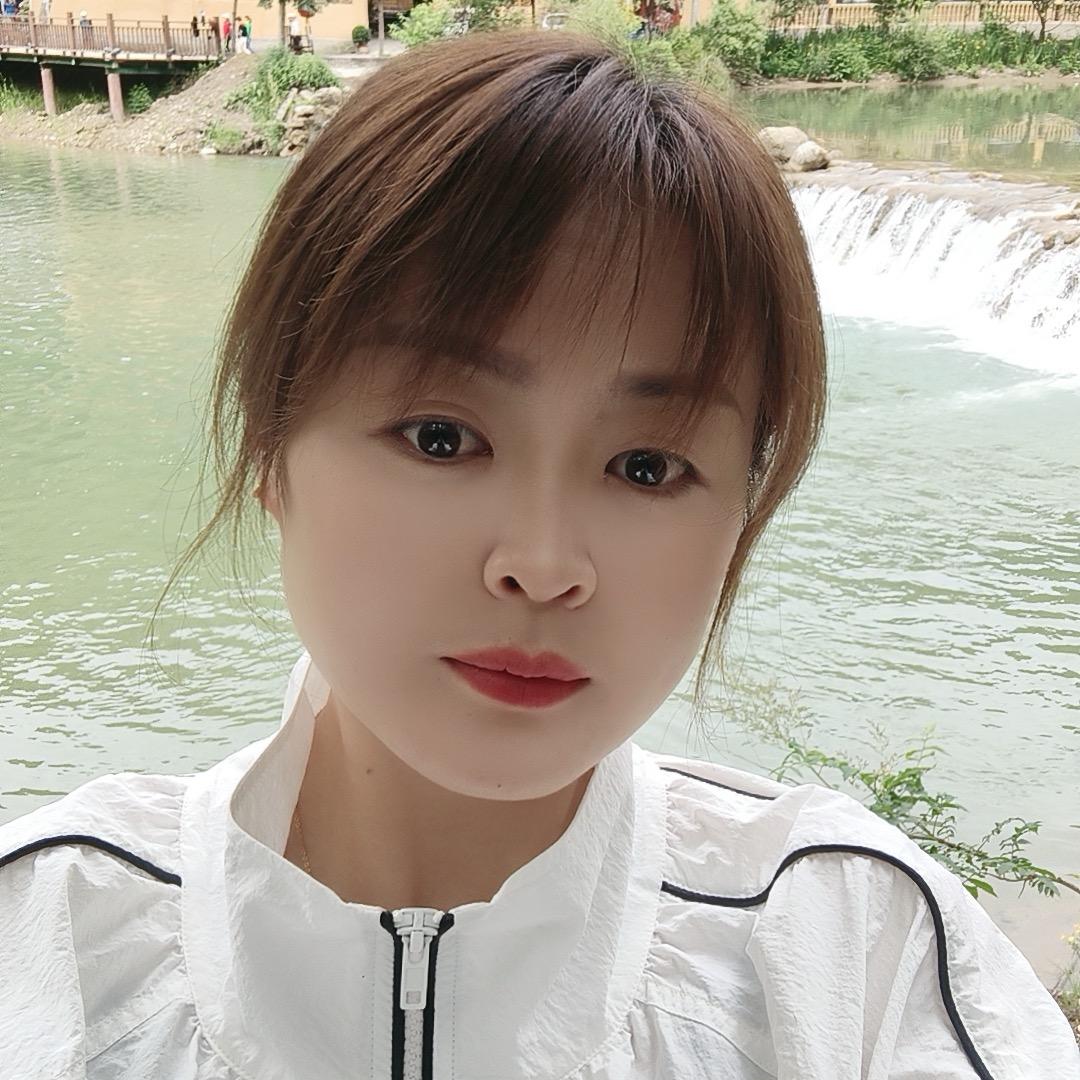 小李是个化妆师💞