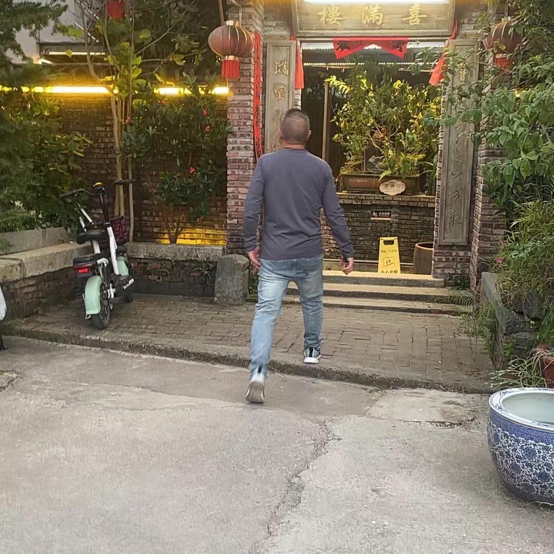 是长发飘飘